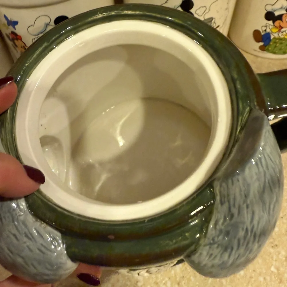 2004 Kenni-Kats Blue Sky Carvers Cat-Shaped Cookie Jar Cat in tea-pot Kitten